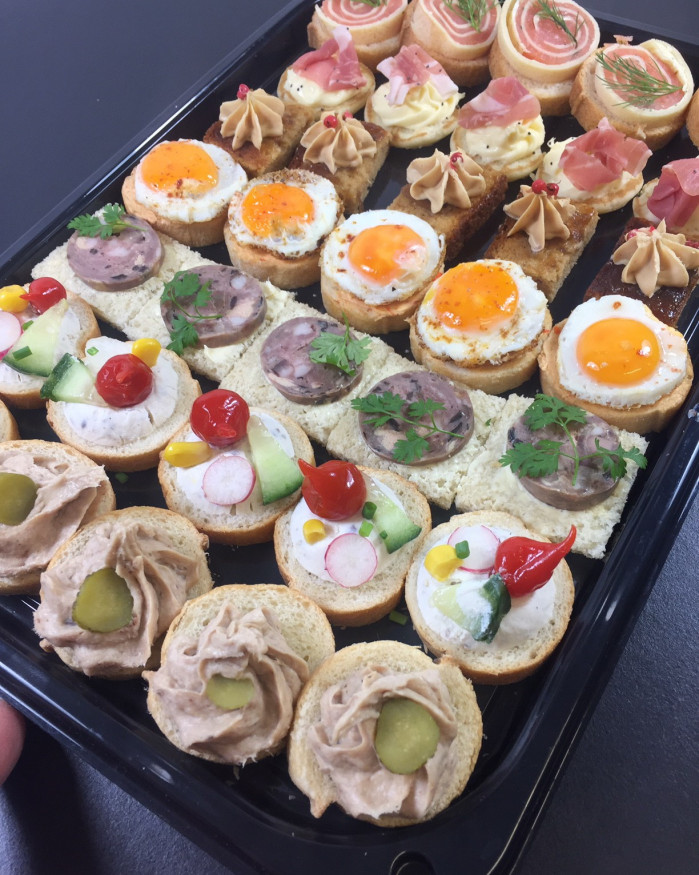 Plateau de 24 canapés festifs