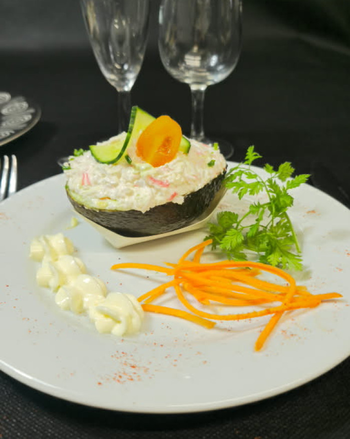 Avocat au surimi de crabe et crabe